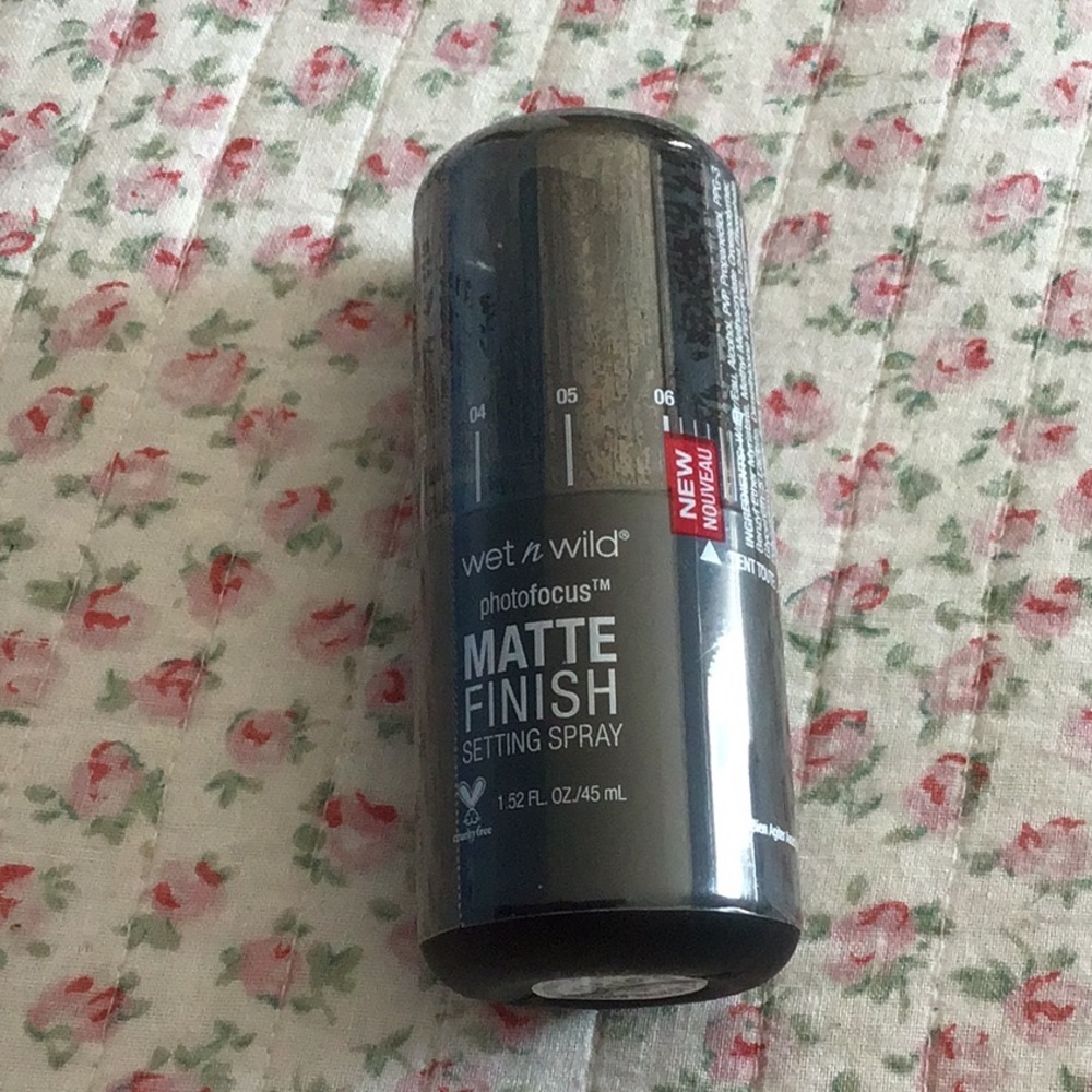 Wet n Wild Photofocus fini matte setting spray New
